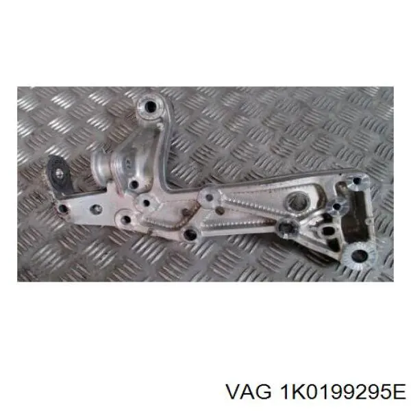 1K0199295E VAG Кронштейн передньої балки