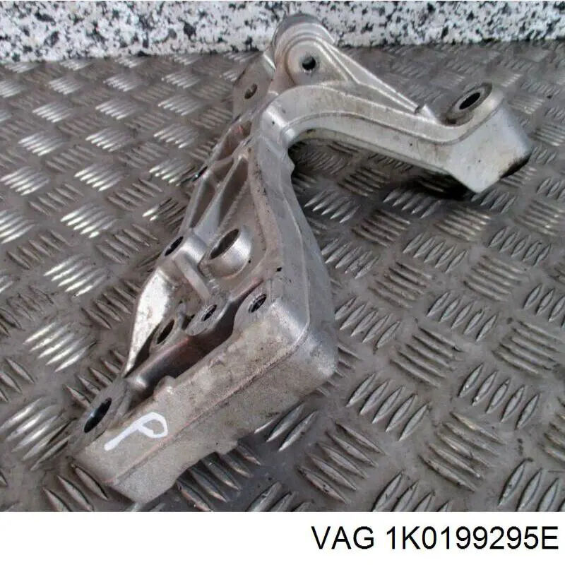 Купити 1K0199295E VAG Кронштейн передньої балки