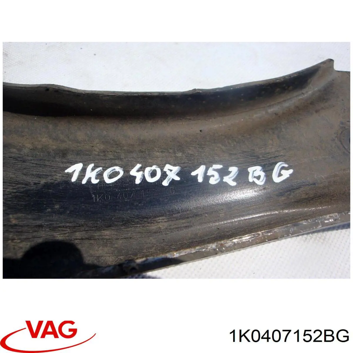 Важіль передньої підвіски нижній, правий 1K0407152BG VAG