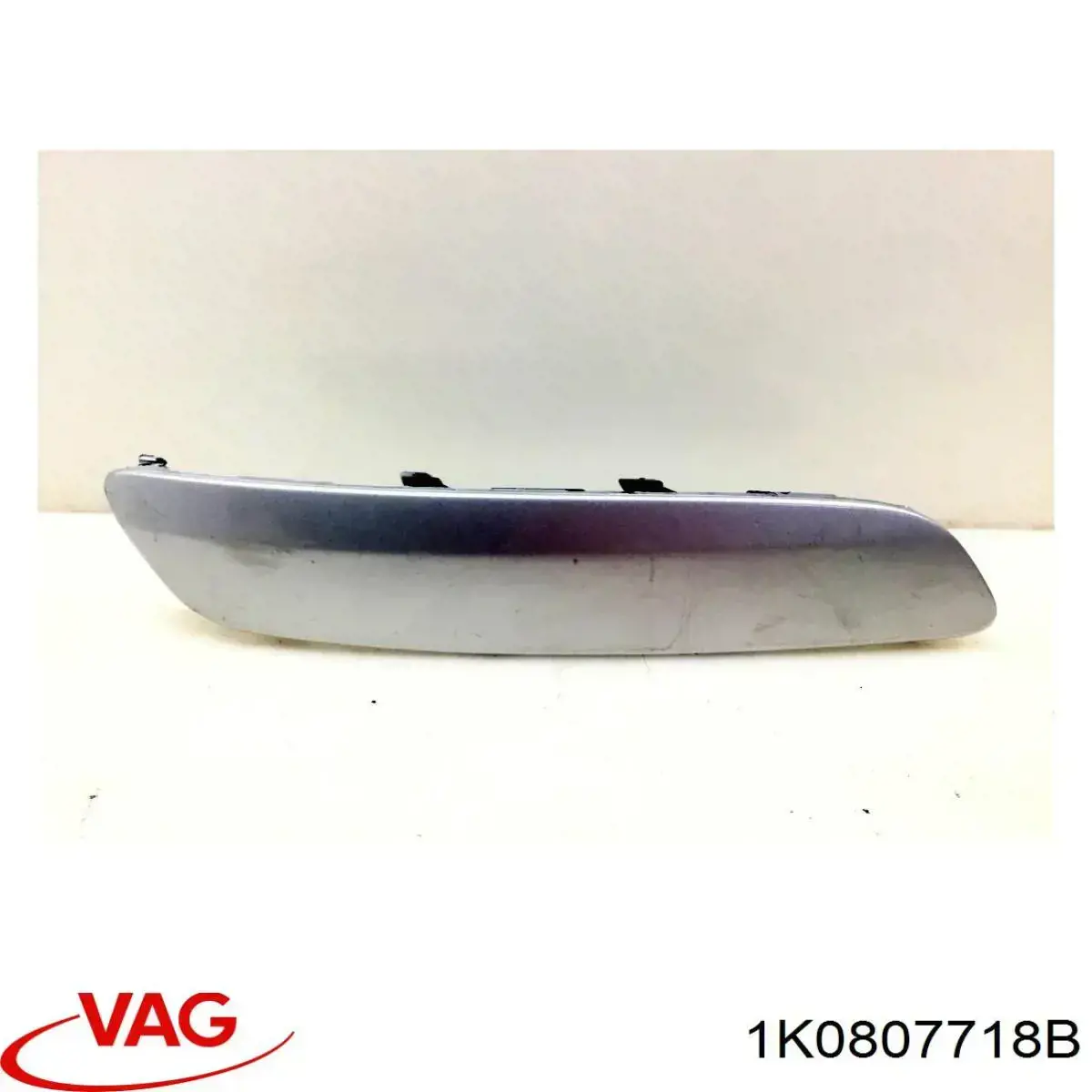 Молдинг переднього бампера, правий 88070041002 Diamond/DPA