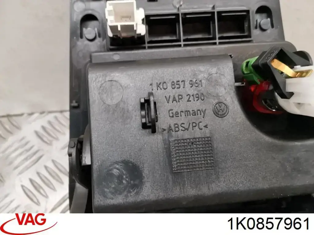 Купити 1K0857961 VAG Попільничка центральної консолі