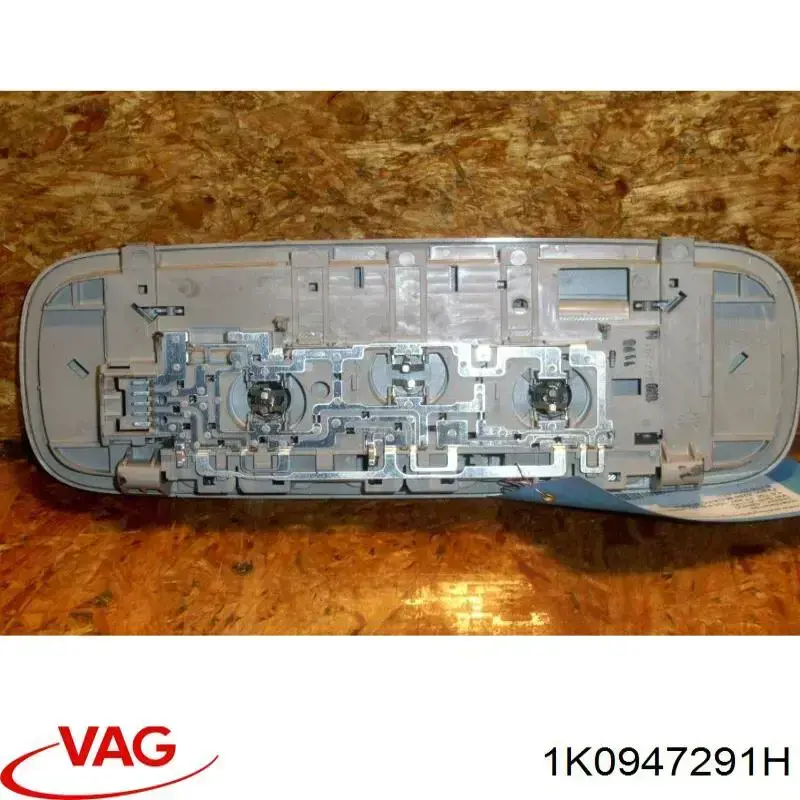 Купити 3C0947133AY20 VAG Плафон освітлення салона/кабіни, задній