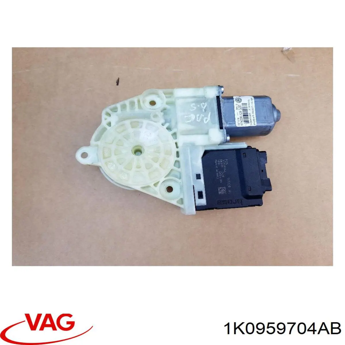 Купити 1K0959704AB VAG Двигун склопідіймача двері передньої, правої