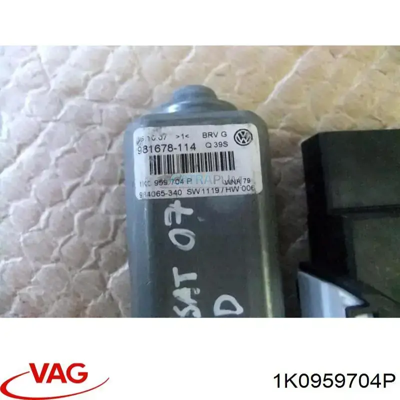 Купити 1K0959704P VAG Двигун стеклопод'емника двері задньої, правої