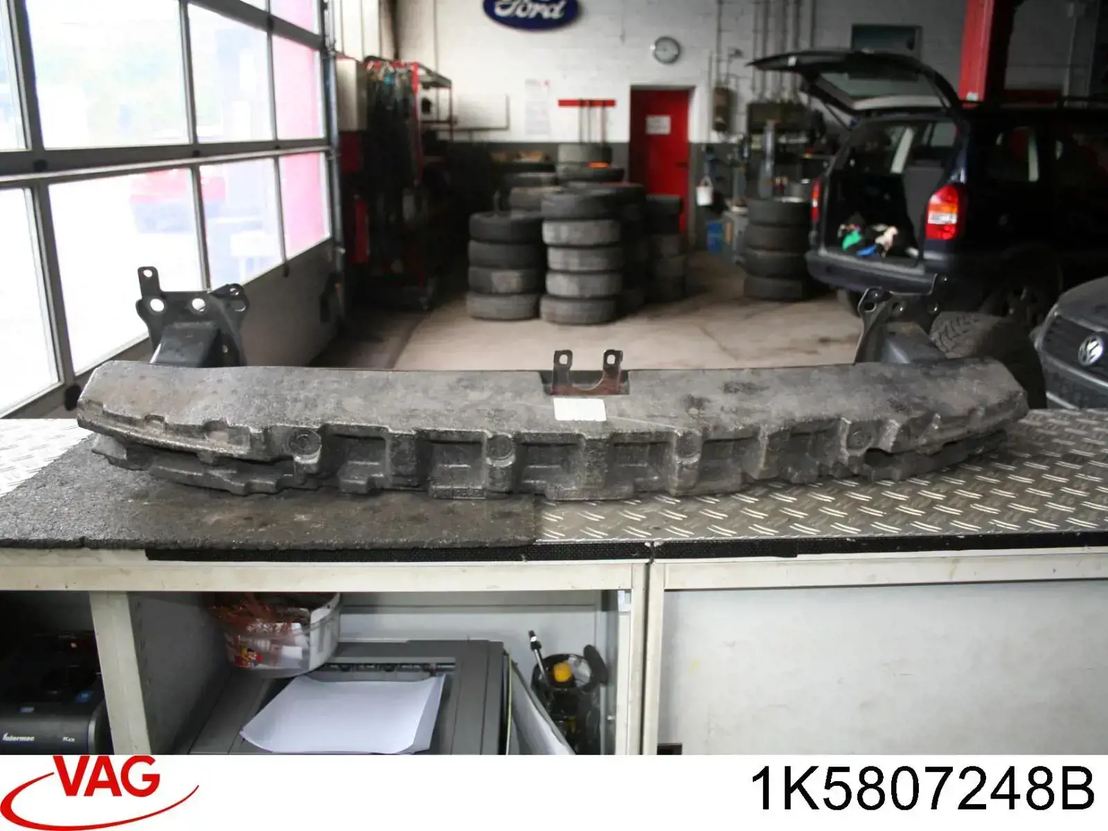 Абсорбер бампера переднього VAG 1K5807248A ціна, від 74.61 USD