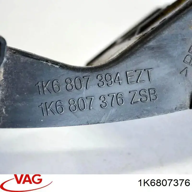 Направляюча заднього бампера, права VAG 1K6807376