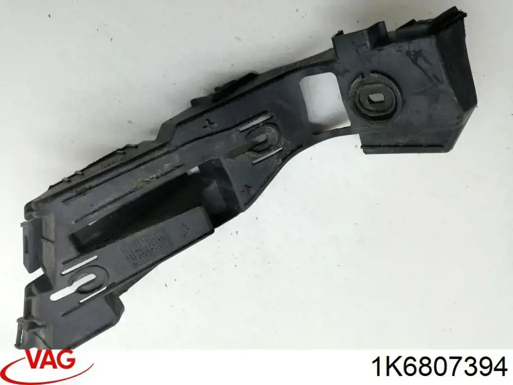 Направляюча заднього бампера, права 1K6807394B VAG
