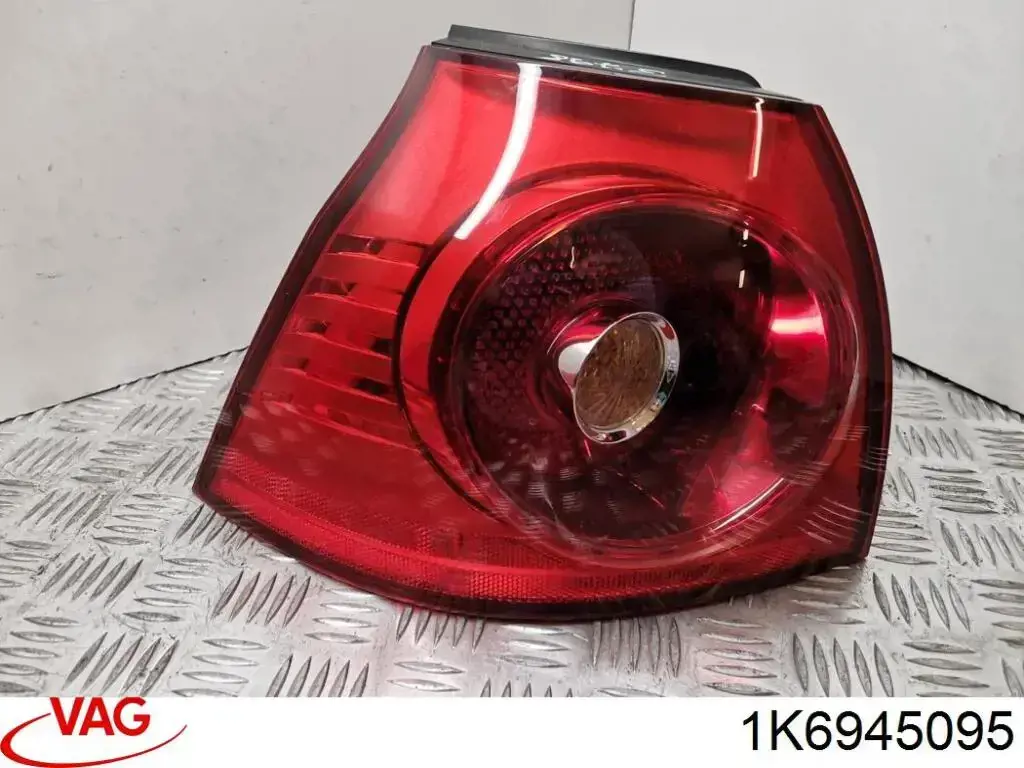 Задня ліва зовнішня фара VAG 1K6945095 ціна, від 31.67 USD