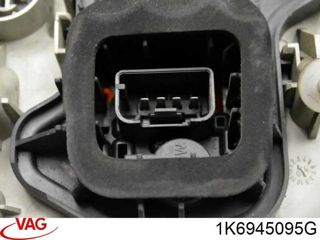 Задня ліва зовнішня фара VAG 1K6945095G ціна, від 31.67 USD