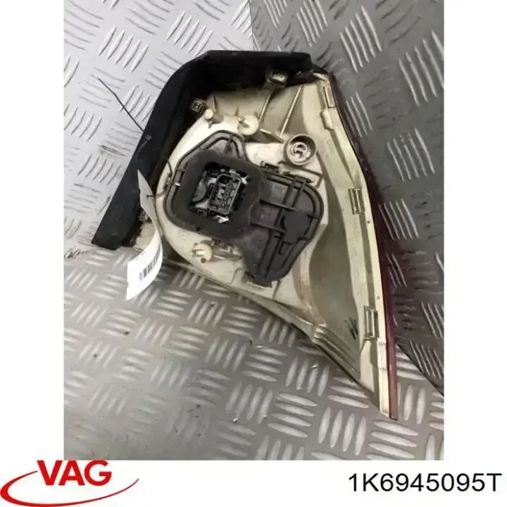 Задня ліва зовнішня фара VAG 1K6945095T ціна, від 182.40 USD