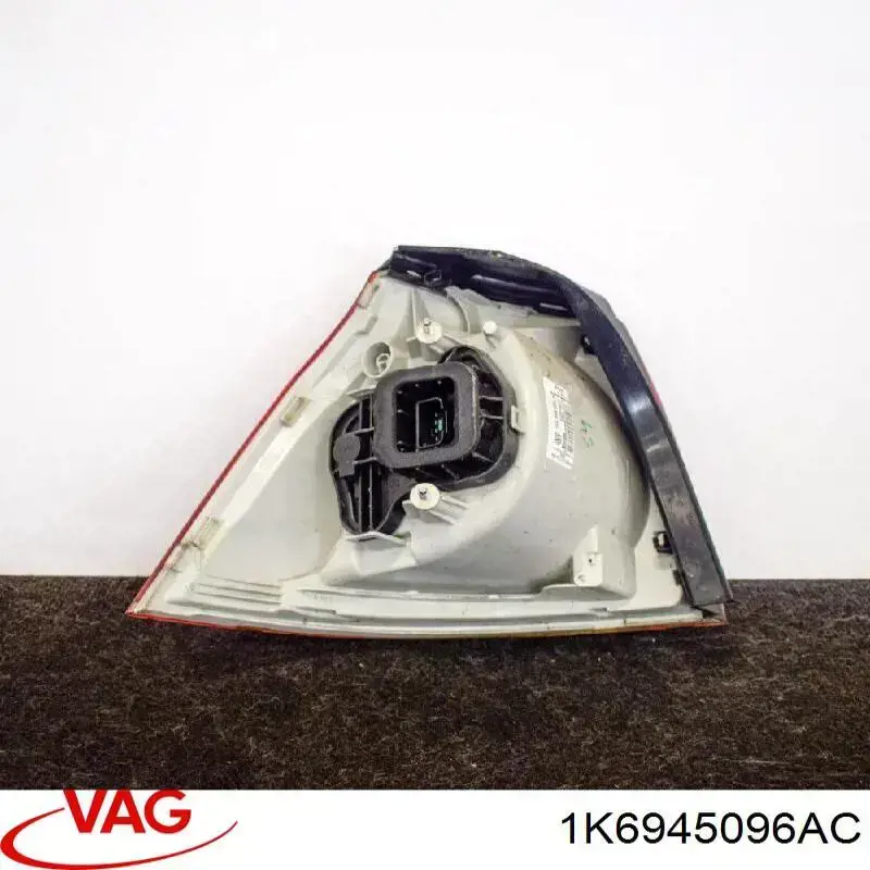 Фара задня права зовнішня VAG 1K6945096AC ціна, від 31.67 USD