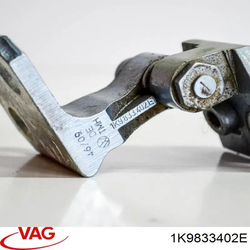 Петля задніх дверей, правих VAG 1K9833402E ціна, від 6.33 USD
