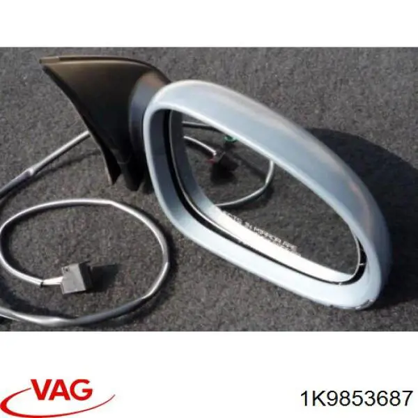 Фірмовий значок на кришку багажника Volkswagen Golf VI