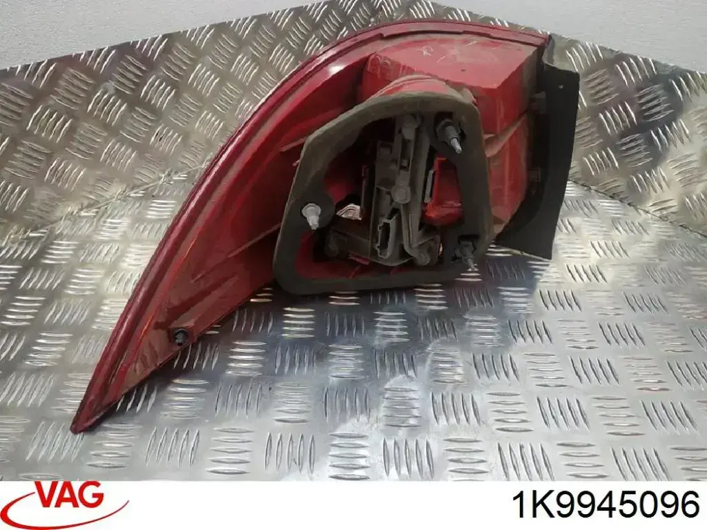 1K9945096 VAG Ліхтар задній правий