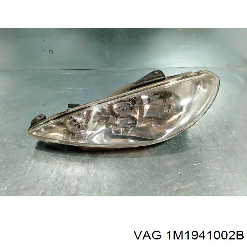 Купити 1M1941002B VAG Права блок фара