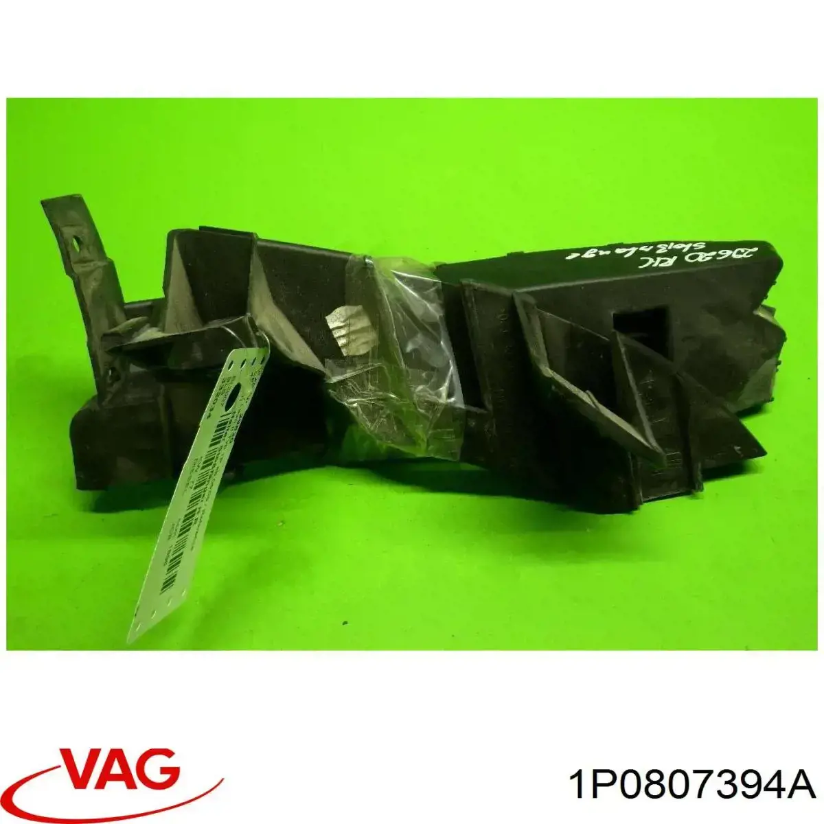 Направляюча заднього бампера, права VAG 1P0807394A ціна, від 16.15 USD