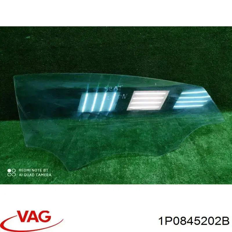 1P0845202B VAG Скло передніх дверей, правих
