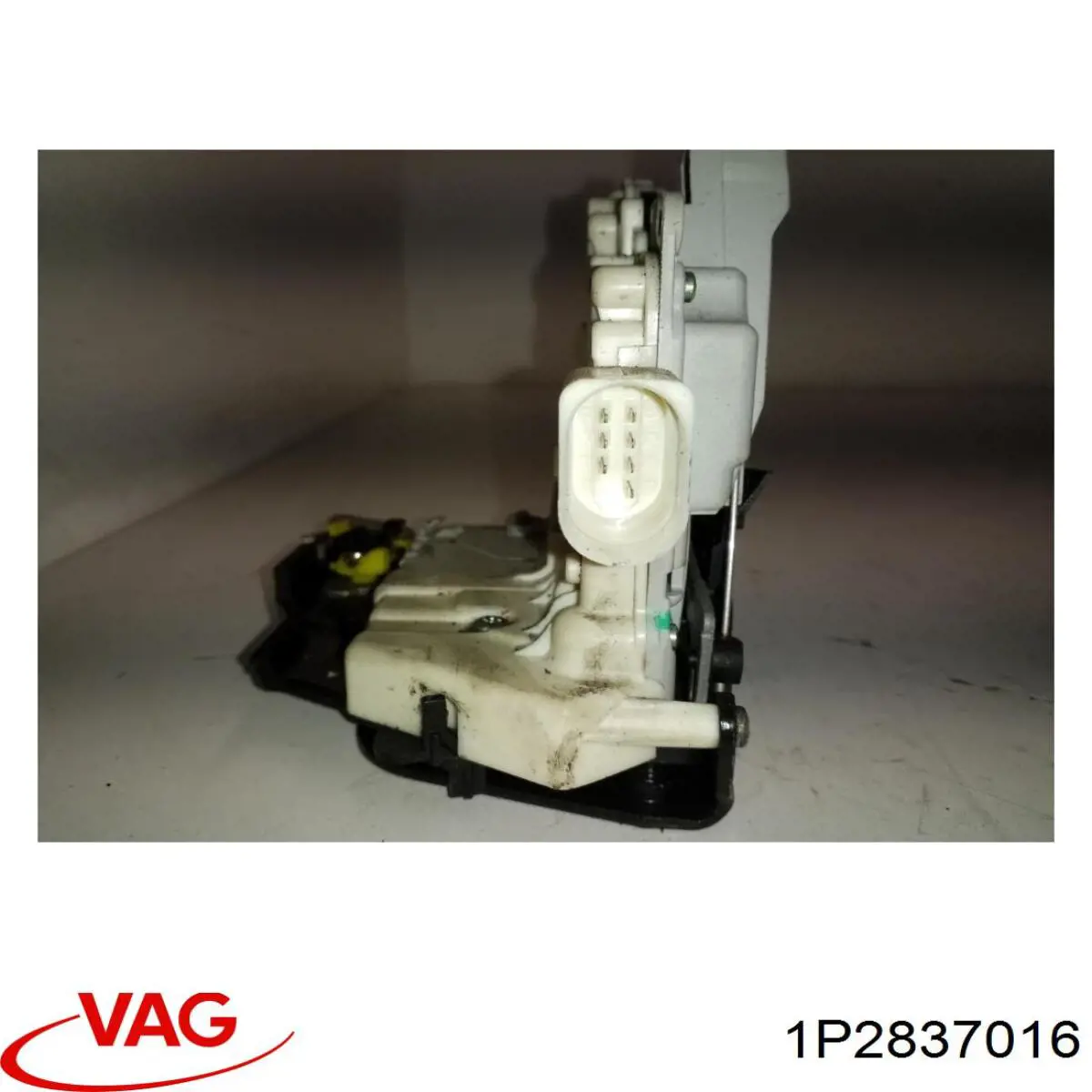 1P2837016 VAG Замок двері правої передньої