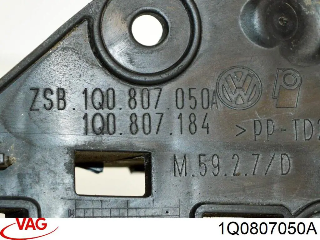 Направляюча переднього бампера, права VAG 1Q0807050B ціна, від 41.99 USD