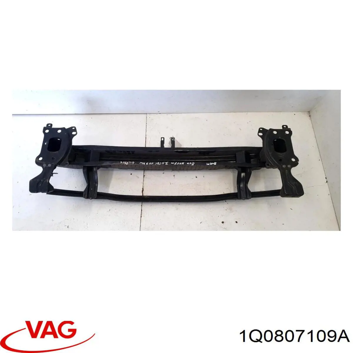 Шина бампера переднього VAG 1Q0807109A ціна, від 58.55 USD