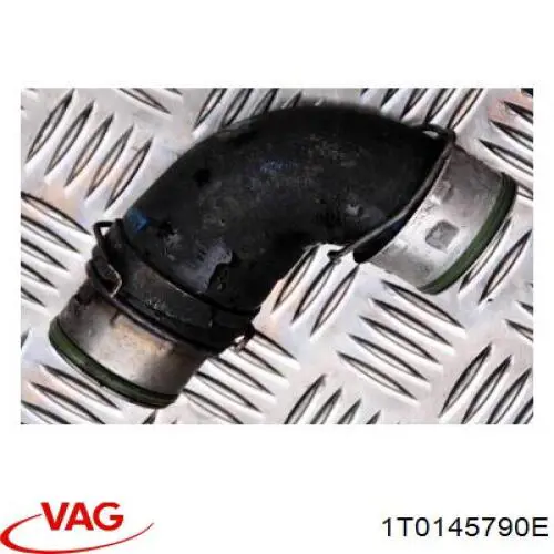 Шланг/патрубок интеркуллера VAG 1T0145790E ціна, від 13.61 USD