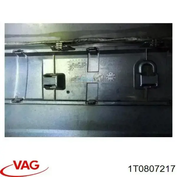 Передній бампер 1T0807217 VAG