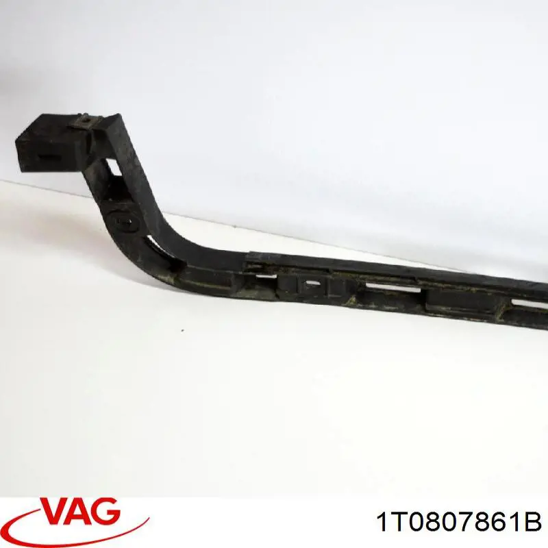 1T0807861 VAG Кронштейн бампера заднього, центральний