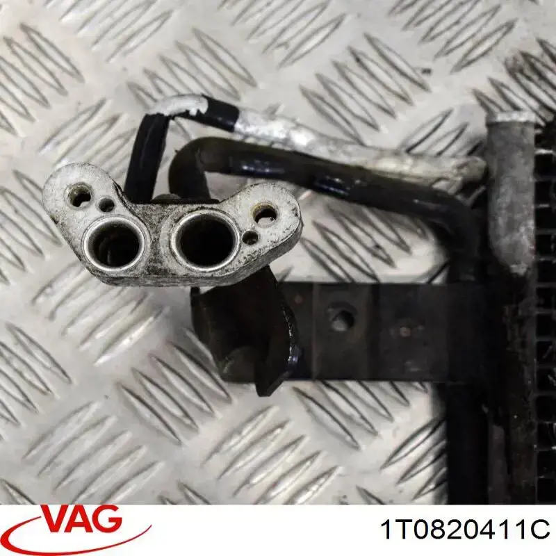 Конденсатор кондиціонера VAG 1T0820411C ціна, від 72.97 USD