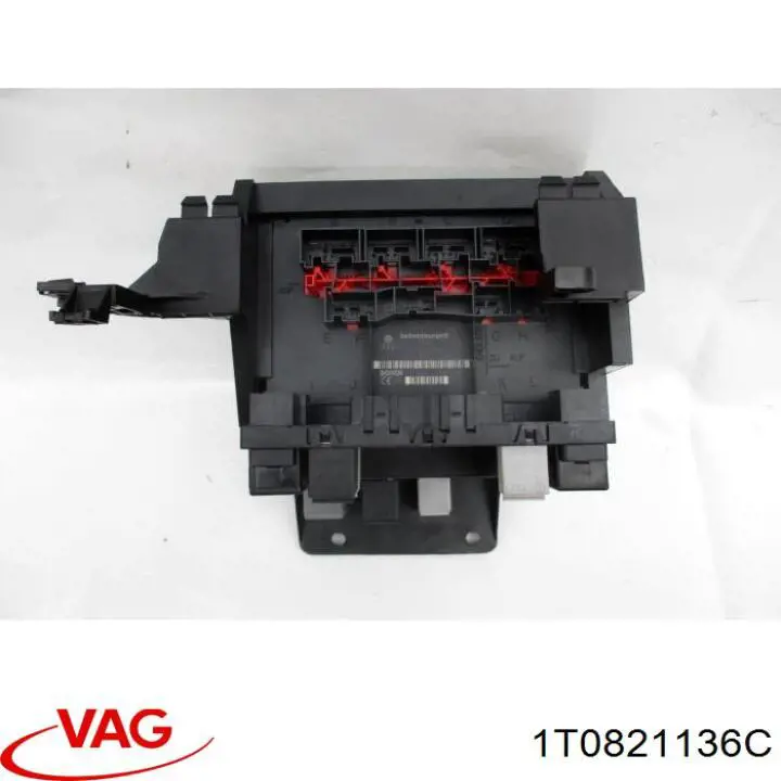1T0821136C VAG Кронштейн кріплення крила переднього правого, передній