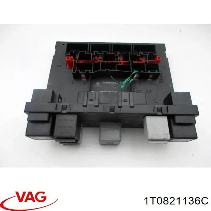 Купити 1T0821136C VAG Кронштейн кріплення крила переднього правого, передній