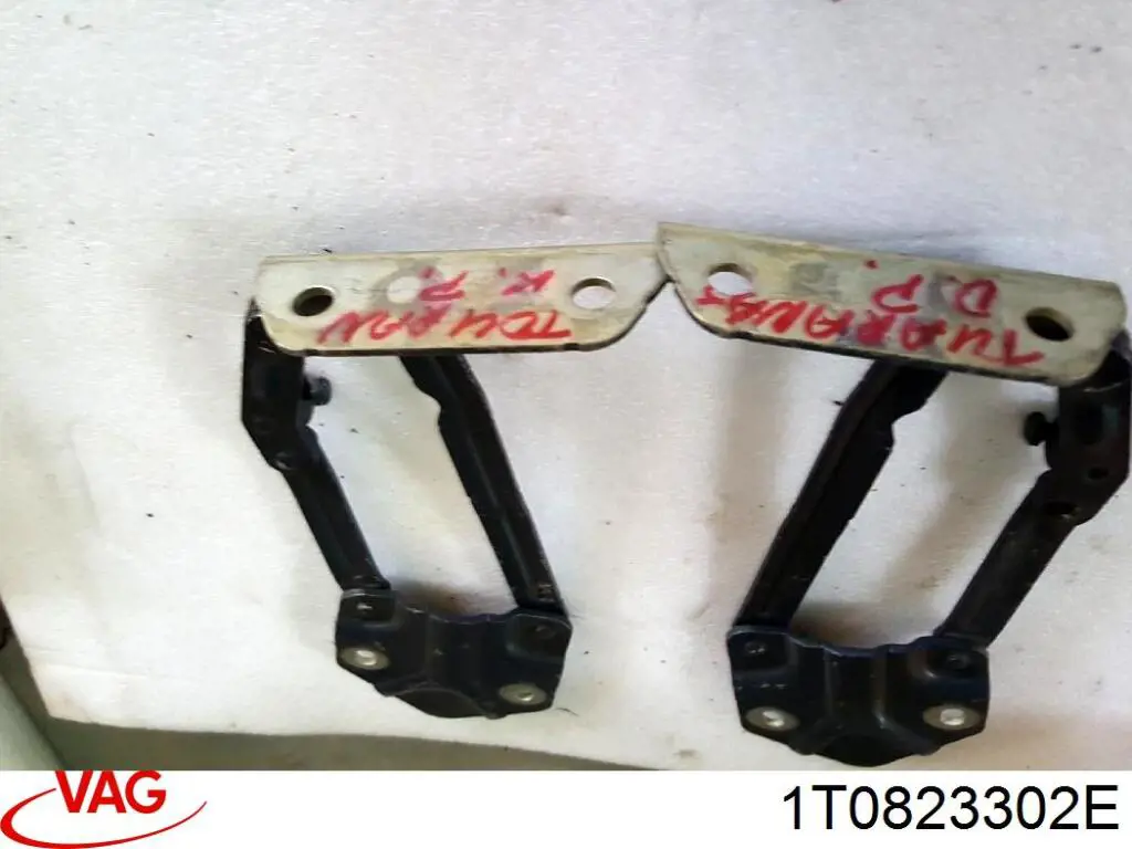 Петля капота, права 1T0823302E VAG