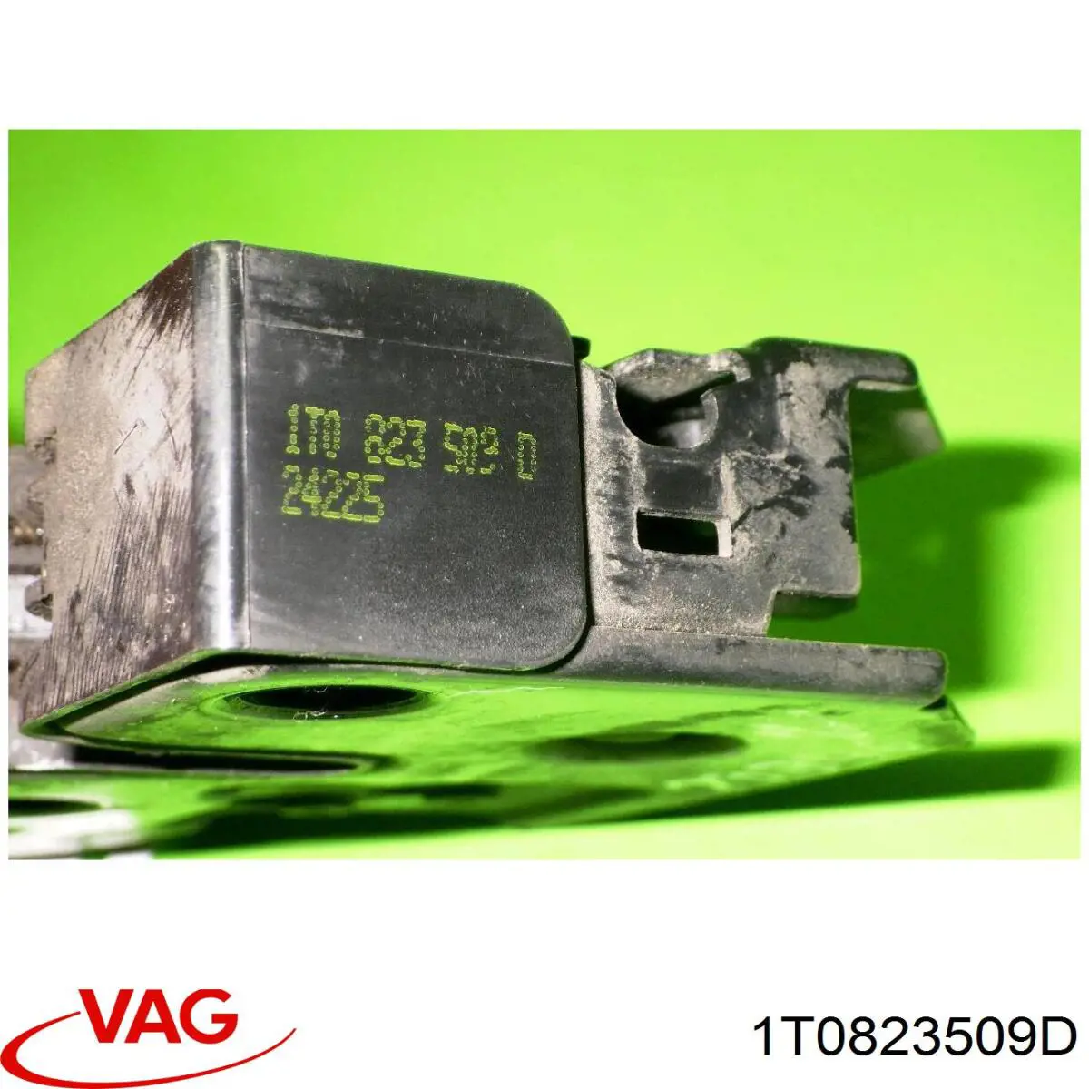 Купити 1T0823509D VAG Замок капота