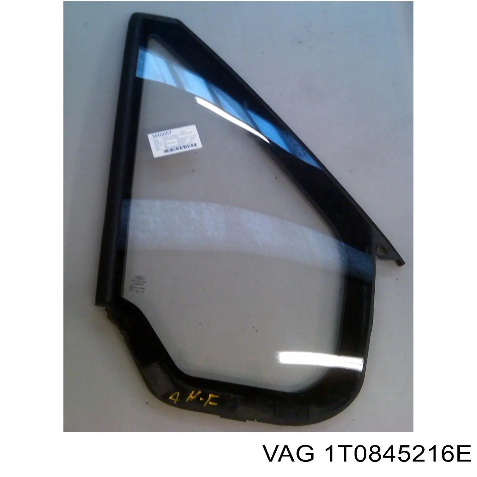 1T0845216E VAG Задня кватирка права