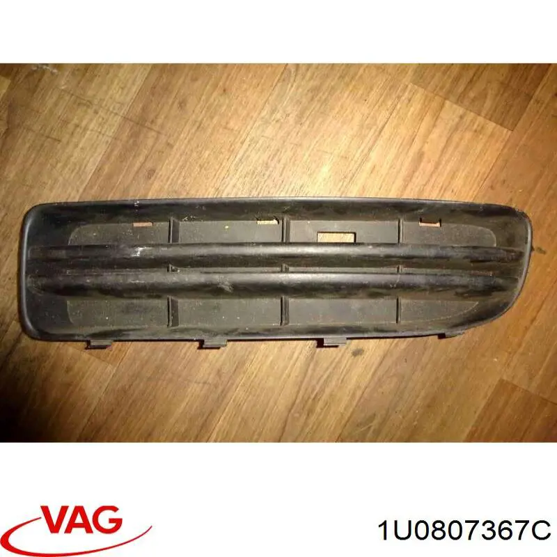Решітка переднього бампера, ліва VAG 1U0807367C ціна, від 7.11 USD