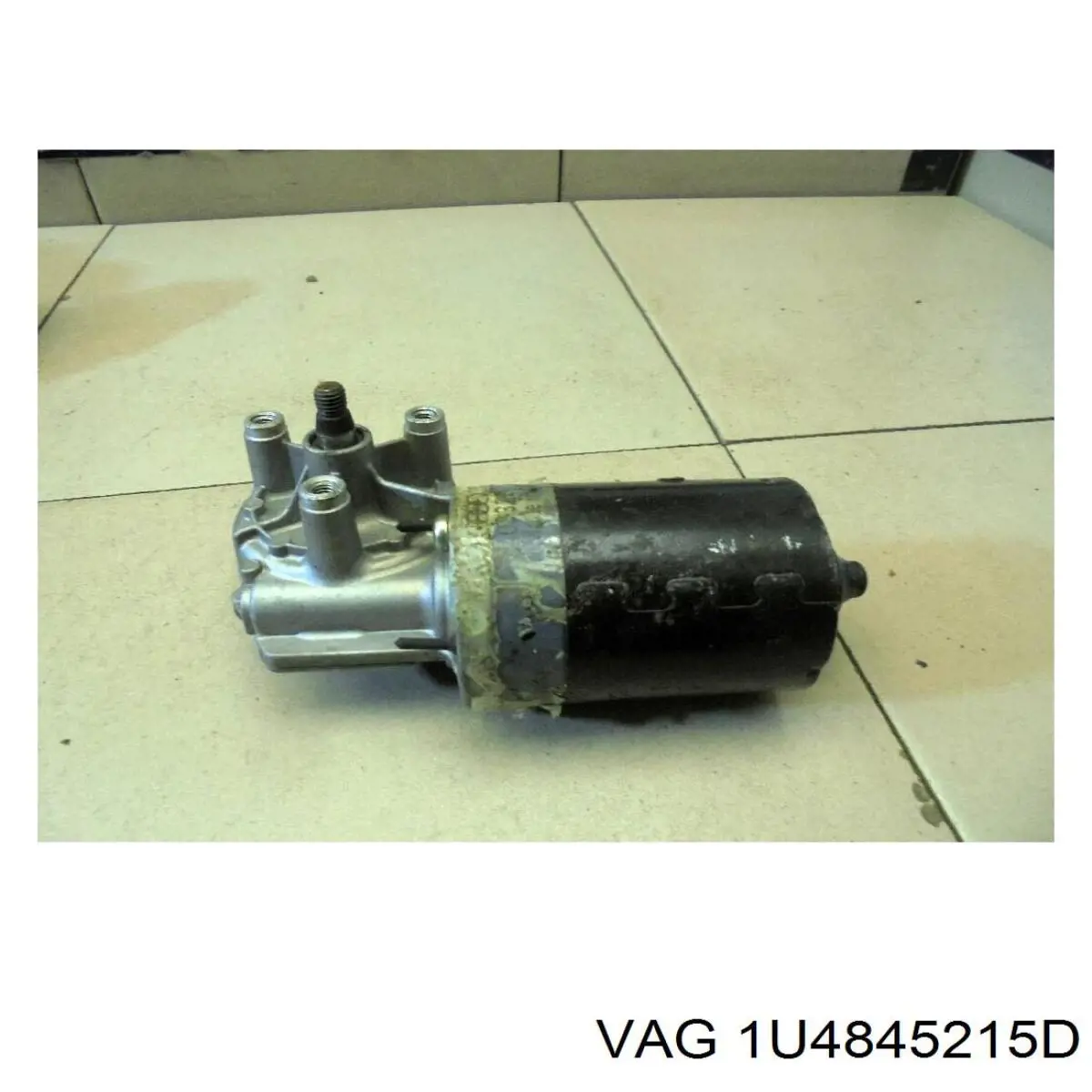 Скло-кватирка двері, задній, лівою 1U4845215D VAG