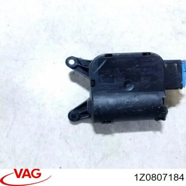 Кронштейн кріплення бампера переднього правий VAG 1Z0807184