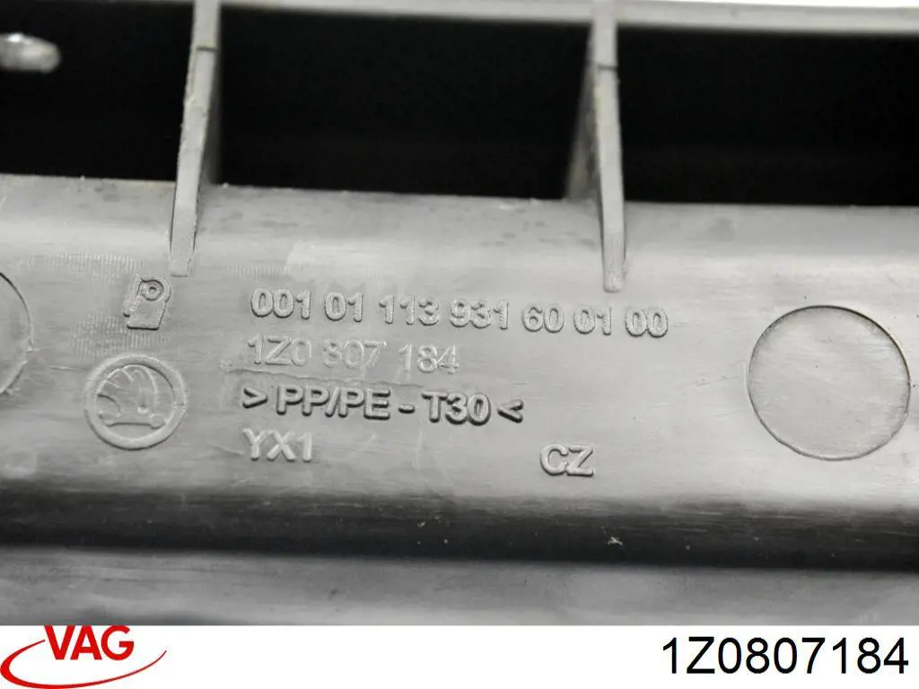 Кронштейн бампера переднього, правий 6922078 Polcar
