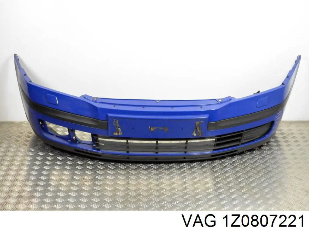 Бампер передній VAG IZ0807221