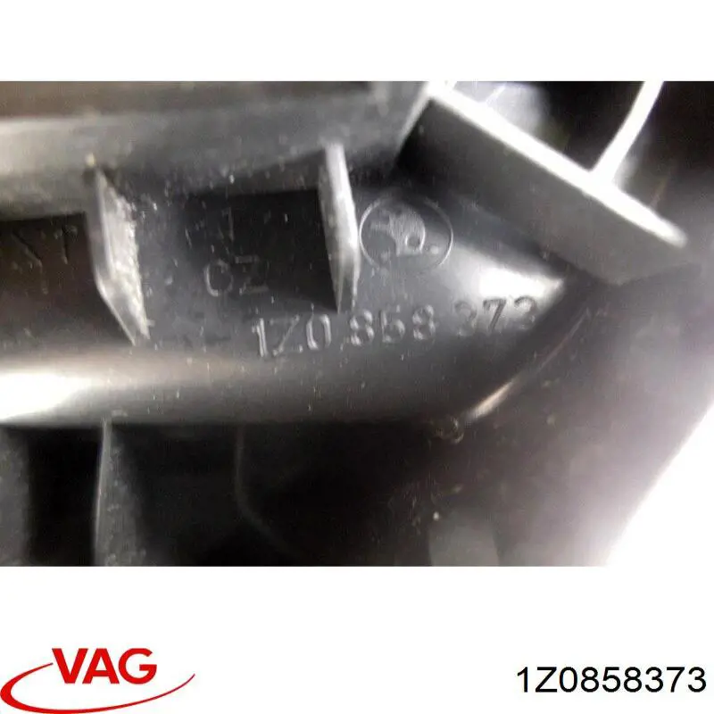 1Z0858373 VAG Попільничка