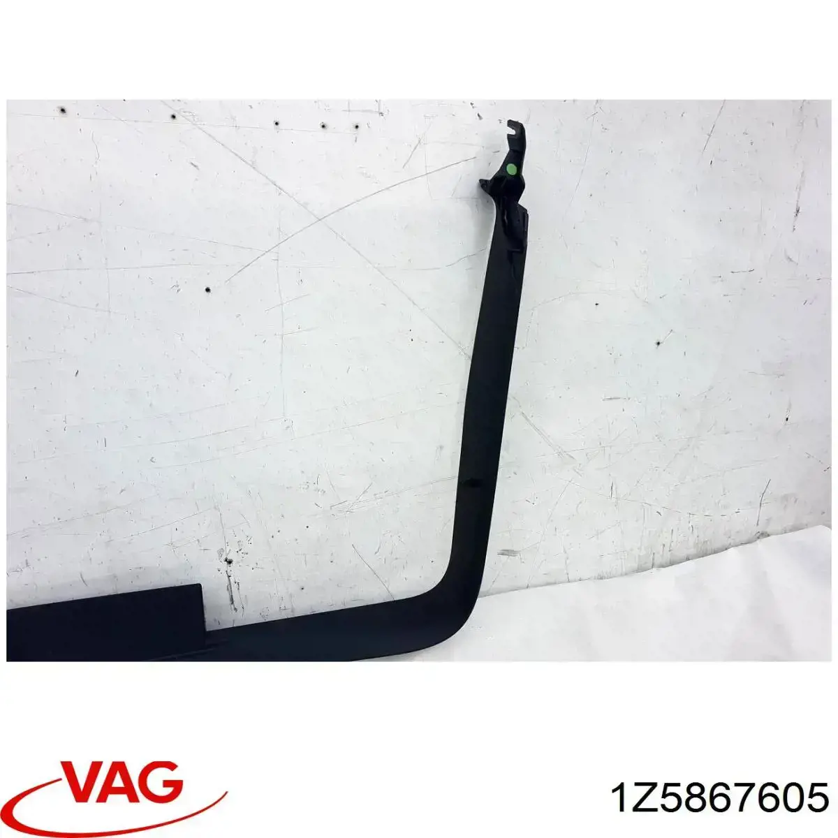 1Z5867605 VAG Облицювання багажника п'ятих дверей