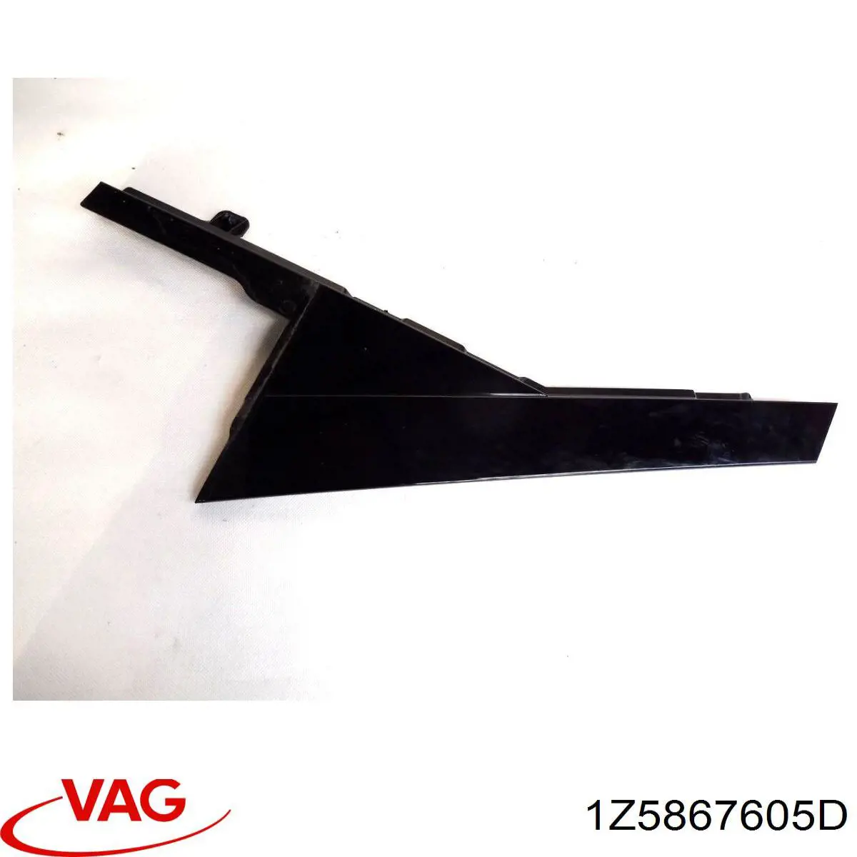 1Z5867605D VAG Облицювання багажника п'ятих дверей