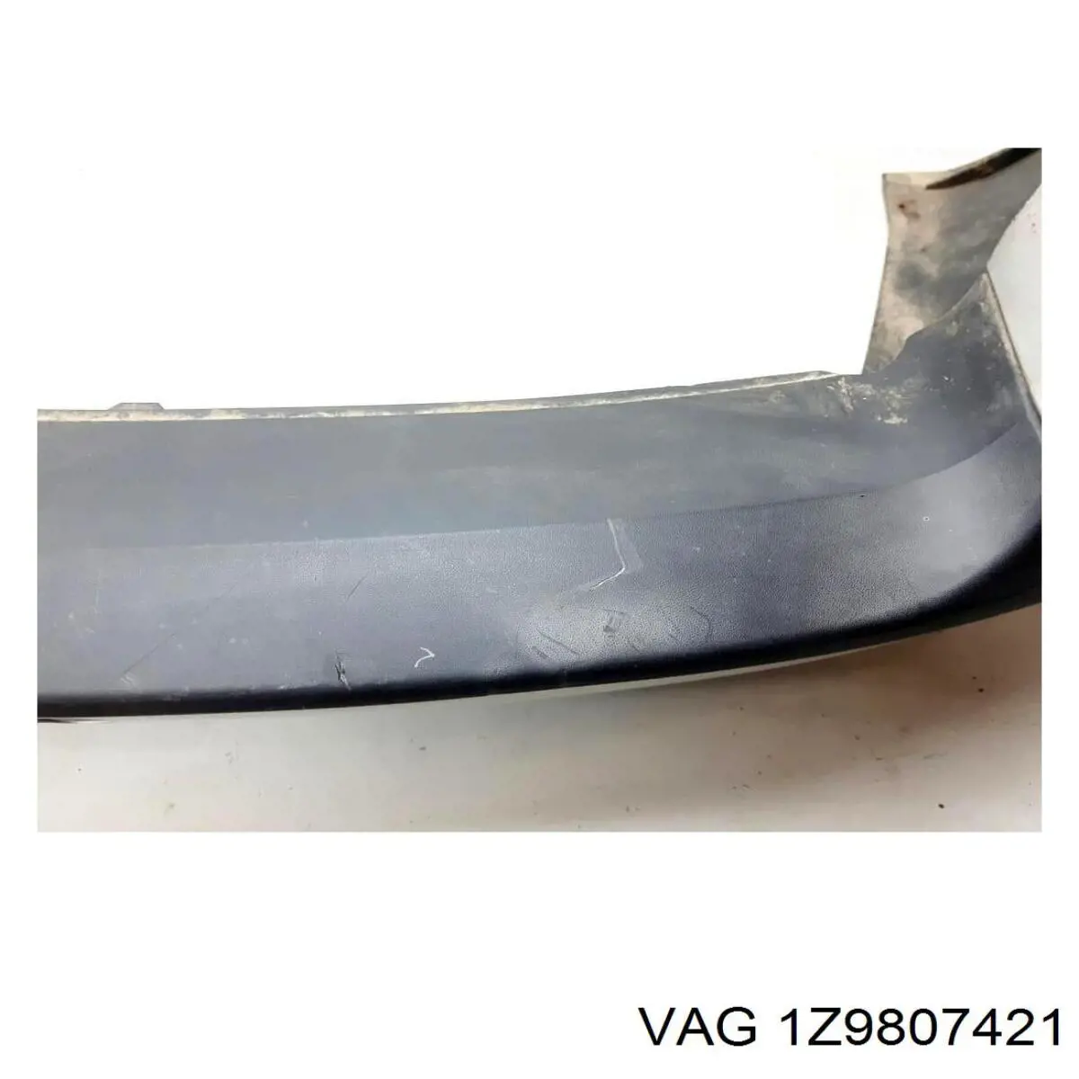 Кожух бампера заднього VAG 1Z9807421 ціна, від 63.68 USD