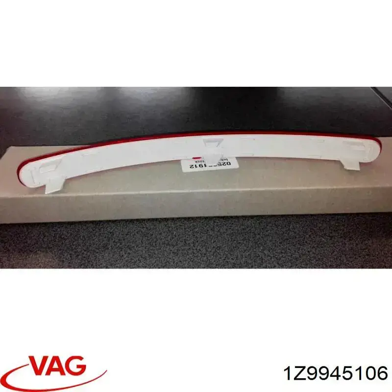 ZSD1601R Signeda Правий катафот бампера