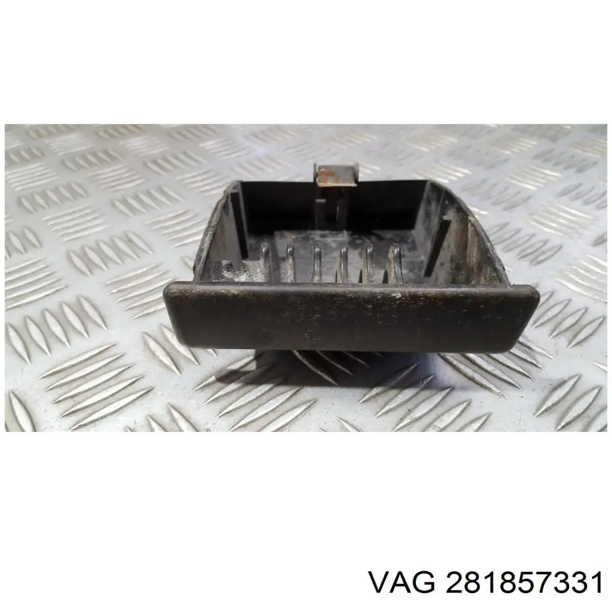 Попільничка центральної консолі VAG 281857331 ціна, від 9.48 USD