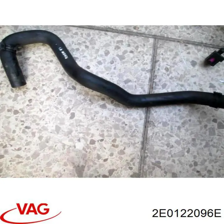 Шланг/патрубок системи охолодження VAG 2E0122096E ціна, від 171.76 USD