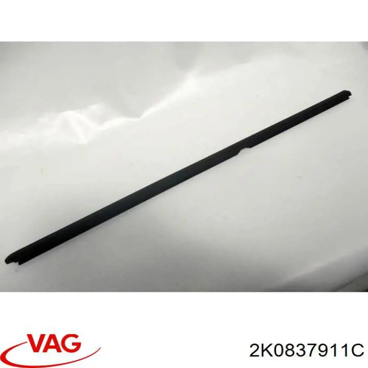 Купити 2K0837911C VAG Ущільнювач двері передньої (на кузові)