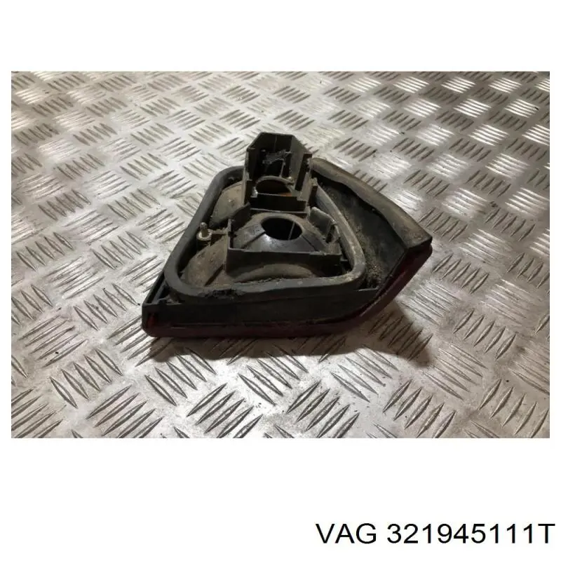 Задня ліва зовнішня фара VAG 321945111T ціна, від 11.05 USD