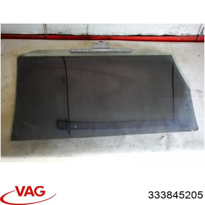 Скло задньої двері лівої 333845205 VAG