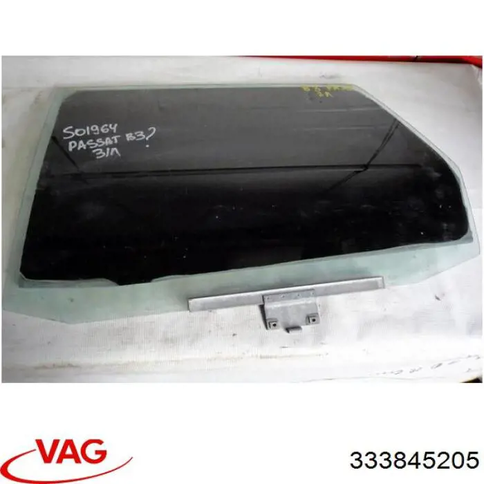 333845205 VAG Скло задніх дверей, лівих