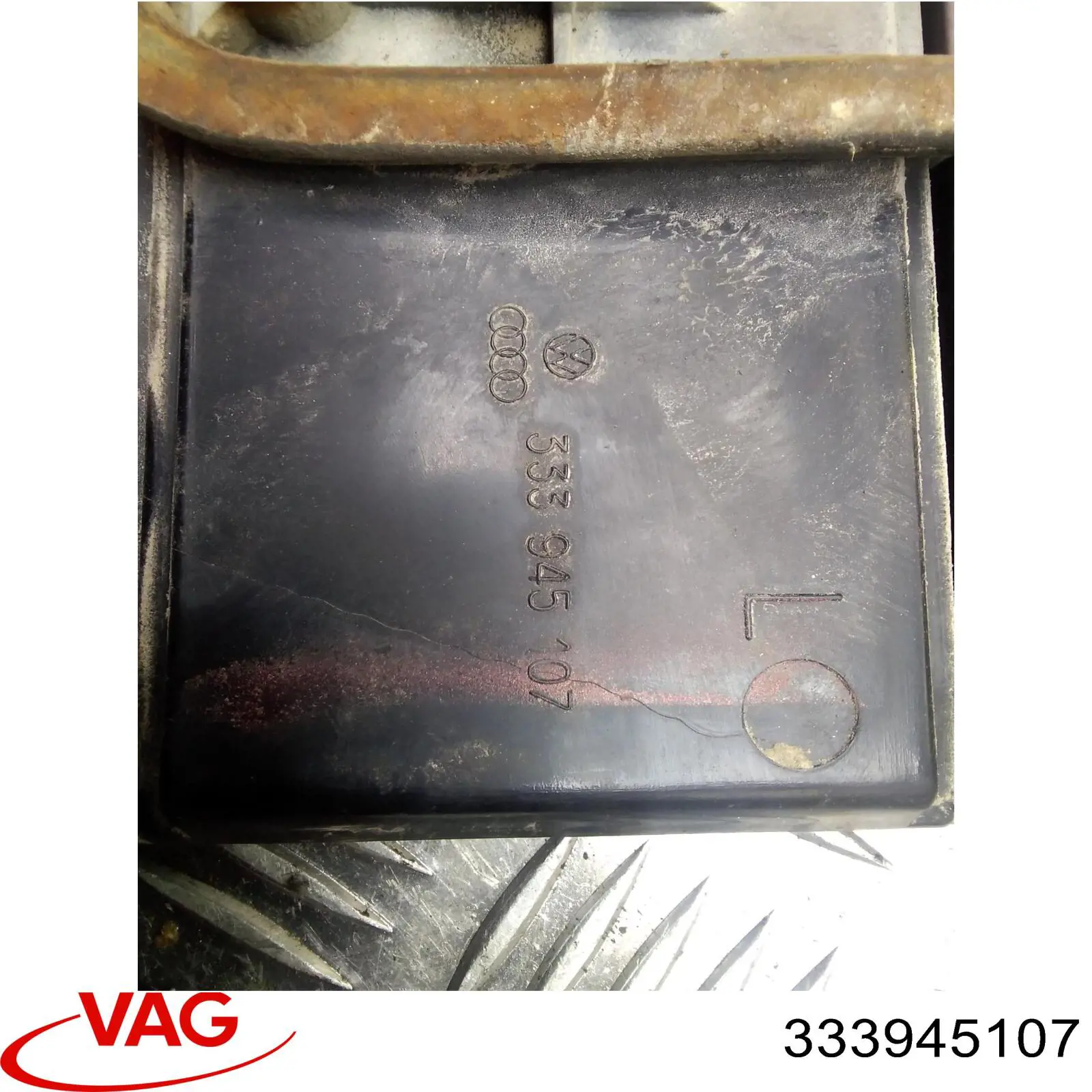 Стоп задній VAG 333945107 ціна, від 2.81 USD